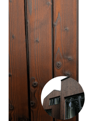 Rustikal treoverflate med Shou Sugi Ban-behandling, Kleding Oslo.